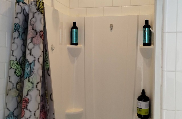 CLOSE TO EVERYTHING FUN - Charming 2-BR/2 BA house in San Diego WiFi AC parking