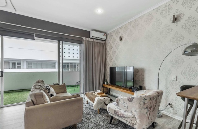 Close to Ferry! Viaduct Studio with a Balcony by Zodiak Stays