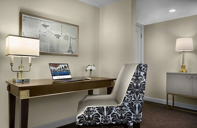 Close to Laumeier Sculpture Park! With Parking, Pool, and Cinema Onsite!