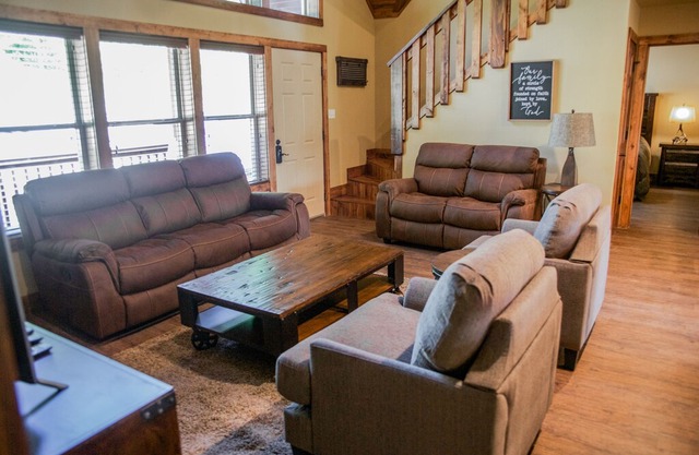 Close to SDC. 4 Bed, 4 Bath Lodge at beautiful Stonebridge Resort.