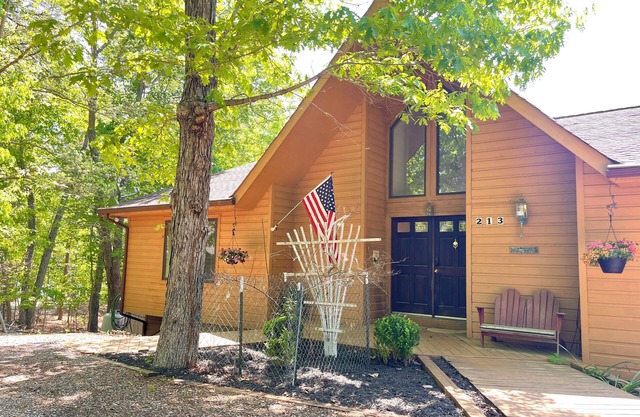 Close to SML's favorite spots! Family friendly home with gorgeous views!