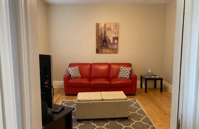 Close to Uptown, Downtown and Midtown!