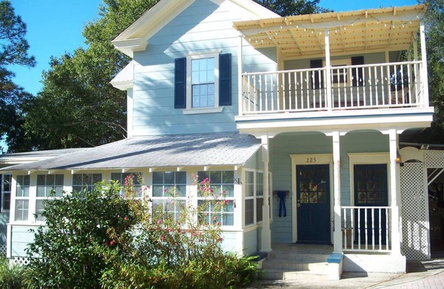 CLOSEST Home to Downtown Mt Dora & Lakefront - Winter 2018 SALE!