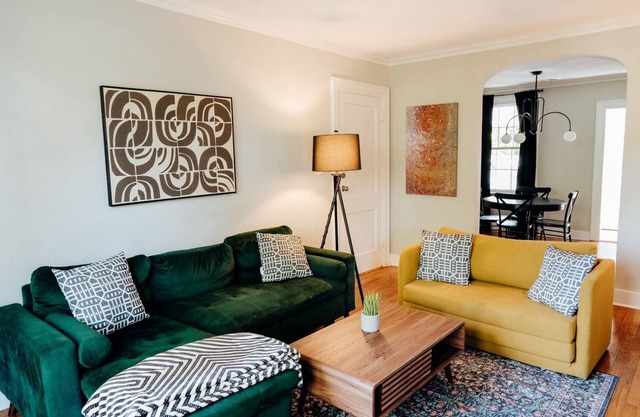 Cloverdale Charm | Fast WiFi & Pet Friendly
