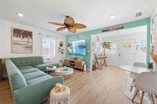 Coastal Comfort 2BR Getaway St Pete