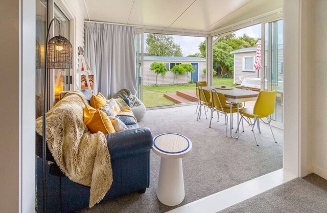 Coastal Comfort: Spacious 3BR Getaway in Redcliffs