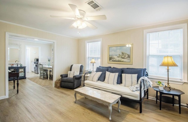 Coastal Cottage on Saint George- Walk to the beach! 10% per diem discounts!