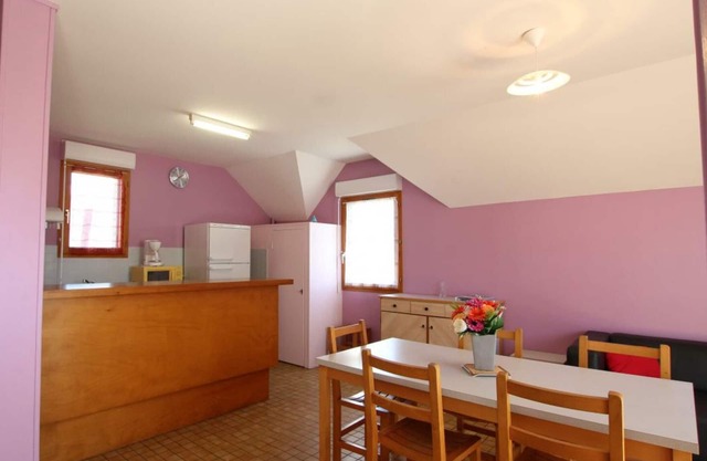 Coastal Haven: 2BR Home, WiFi, BBQ, Pet-Friendly, Steps from Beach