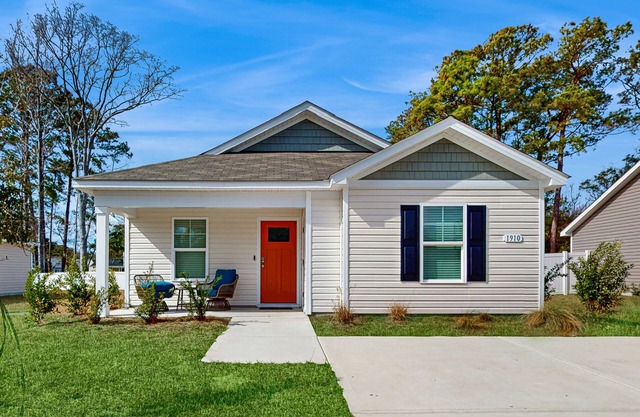 Coastal home near golf courses and close to beach attractions - central AC & W/D