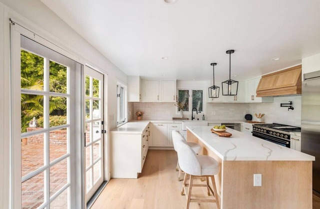 Coastal Luxury Home in Pacific Palisades – Month+