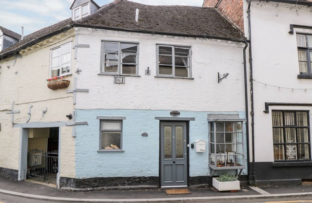 COBBLERS COTTAGE, romantic in Upton Upon Severn