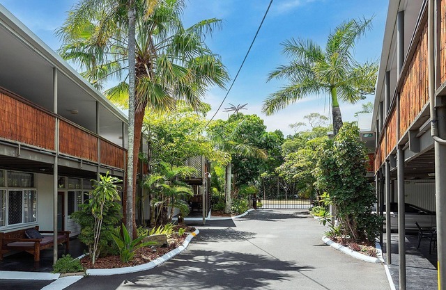 Coconut Palms Ground Floor 1 Bedroom Apartment - CoastHM