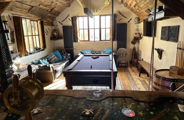 Coed Y Ddraig - themed 3 bedroom cottage, with bar & pool table