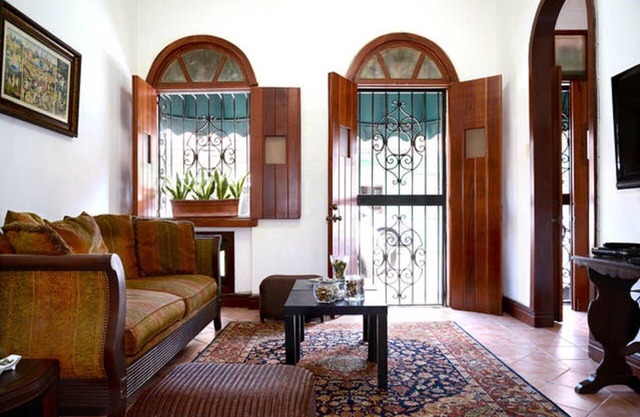 COLONIAL HOUSE 3 BEDR