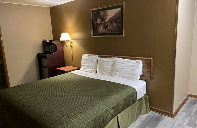 Colonial Inn Dyersville