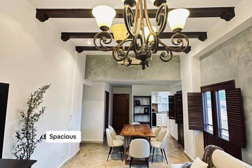 Colonial & Spacious Apto-best Location In Oldtown