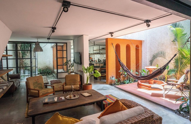 Colonial villa in Laureles