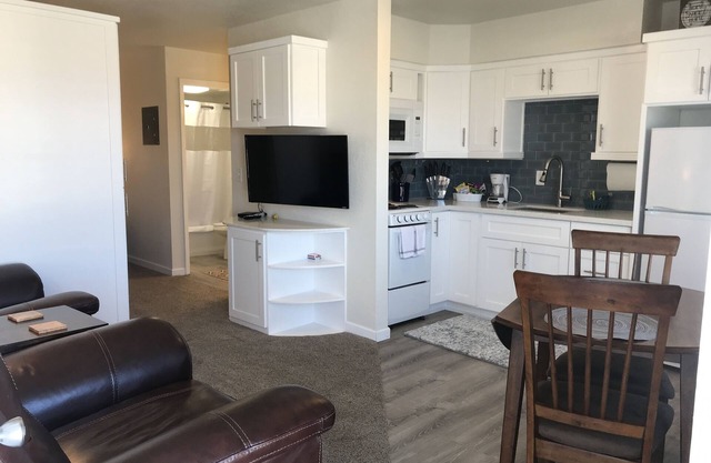 Colorado River Retreat, Stay and Play on the river.