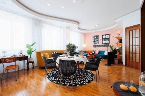 Colored Happiness 115m2 with Balcony Old Town