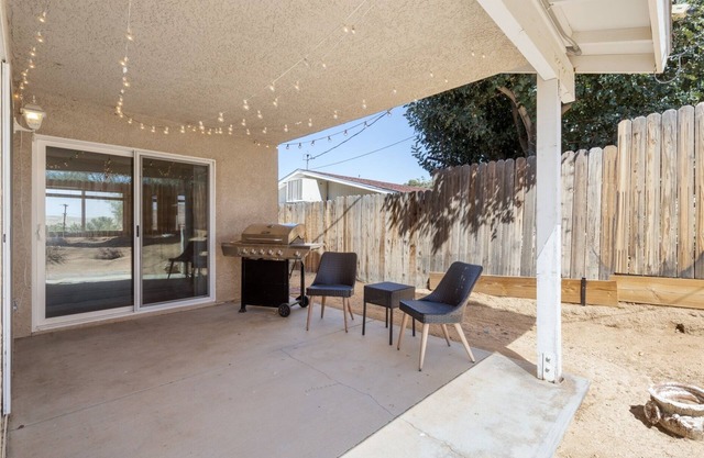 Colorful Cactus - Hot Tub, Bbq And Fire Pit! 4 Bedroom Home by RedAwning