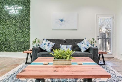 Comal Condo - Riverfont Complex Across from Schlitterbahn