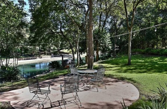 Comal River access - Charming River Retreat – Walk to Downtown & Tubing!
