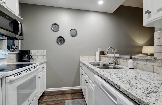 Comal River Getaway at the Fluss Haus B204