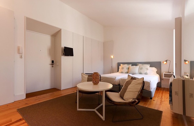 COMBRO SUITES IV by HOMING