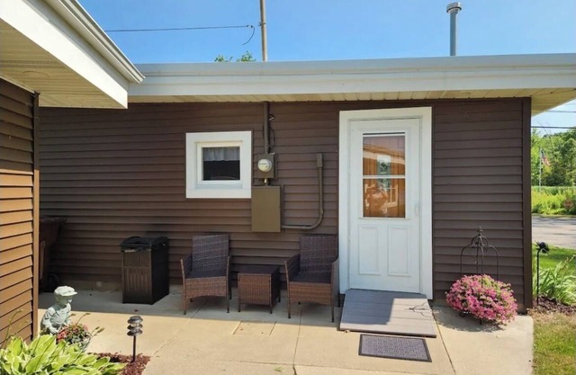 Come and enjoy the lake life on Jordan Lake. A small slice of tranquility.