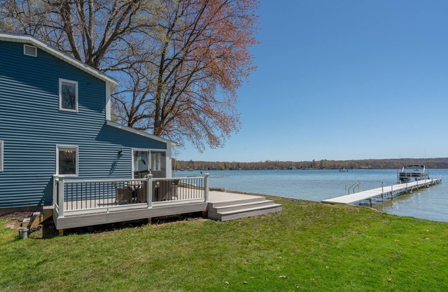 Come stay right on Gun Lake! Lake toys included! Dock your boat or rent ours!