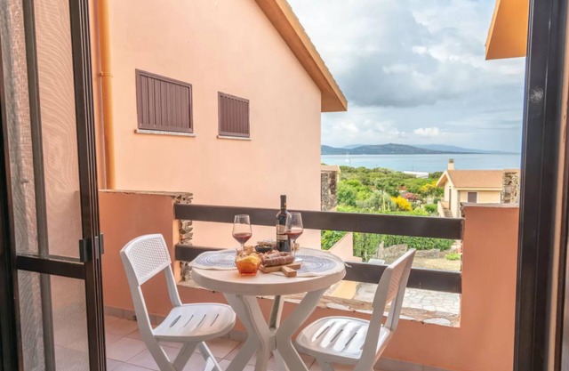 Comfort and privacy for 4 guests by La Pelosa beach