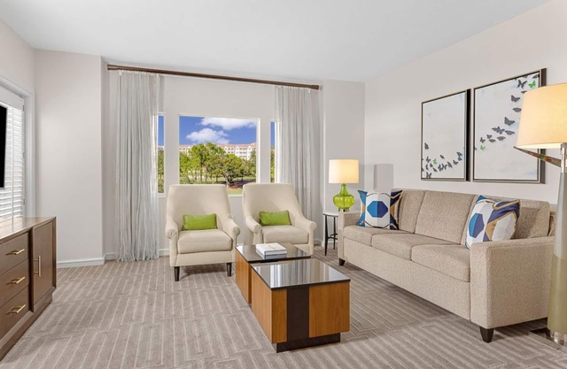 Comfort & Charm-1 King Guest Room in Grande Vista