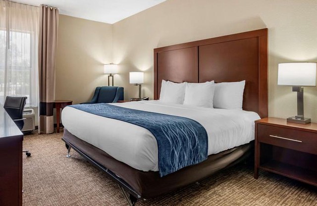 Comfort Inn & Suites Junction City - near Fort Riley