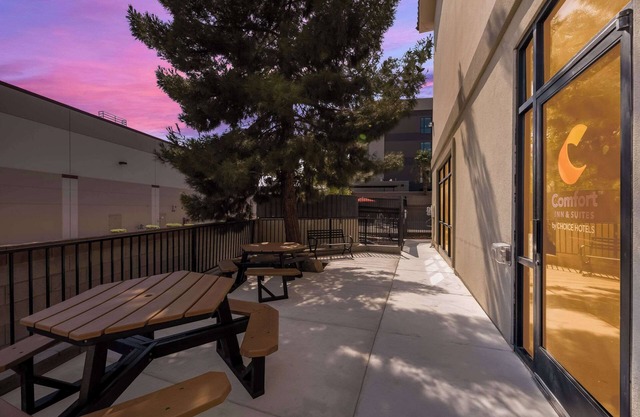 Comfort Inn & Suites Las Vegas - Nellis