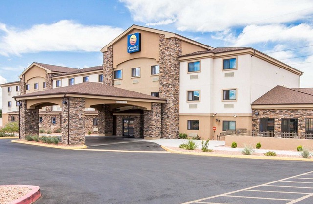 Comfort Inn & Suites Page at Lake Powell