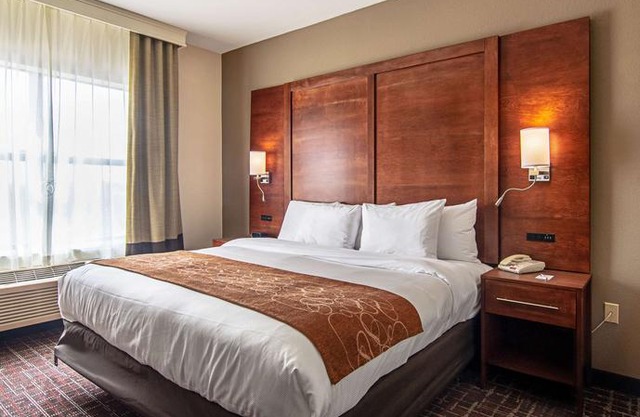 Comfort Suites NW Dallas Near Love Field