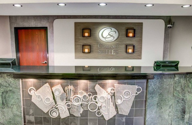 Comfort Suites Pittsburgh Airport