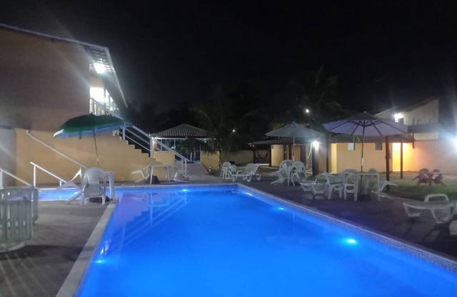 Comfortable suite, queen bed, air conditioning, smart TV in a unique structure