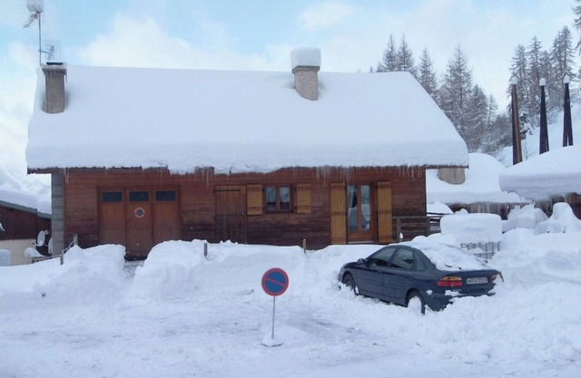 Comfortable chalet - sleeps 6 to 8 - La Plagne.