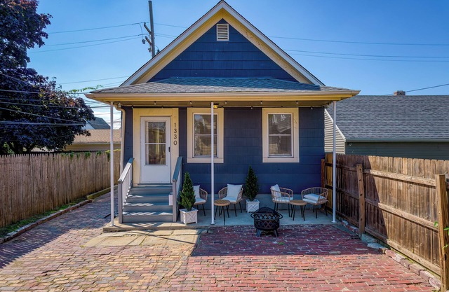 Comfortable 2- Bedroom House In Cleveland 1330