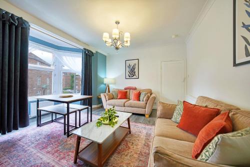 Comfortable 2BR Apartment with Free Parking