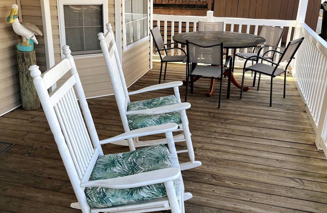 Comfortable 3 BR/2 Bath n convenient location