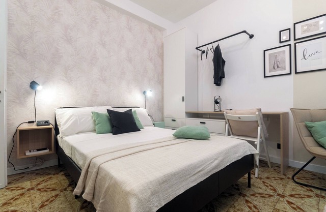 Comfortable and functional studio above the metro for long stay in Milan