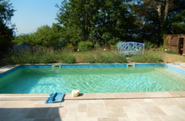 Comfortable and stylish poolside apartment in Lorgues