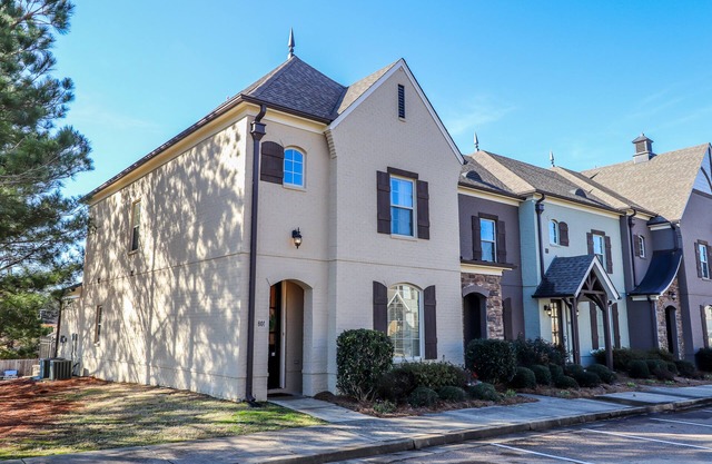 Comfortable, Convenient and Well Appointed 3B/3.5BA