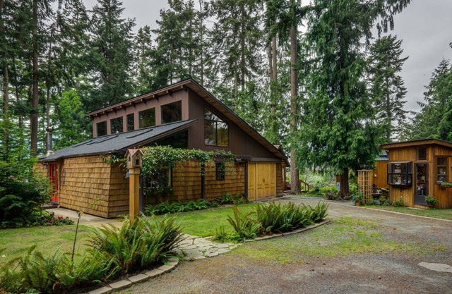 Comfortable Cottage With Western View, Just 3 Miles To Downtime La Conner!