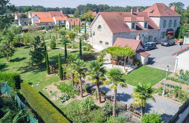 Comfortable gîte with pool and air conditioning in Hauterives