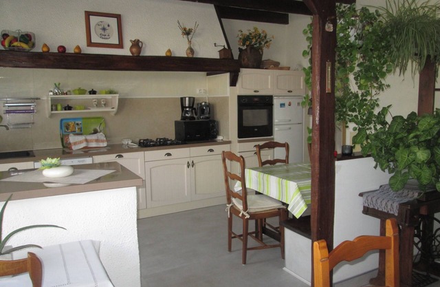 Comfortable house Wi-Fi near all shops 8 adults + 1 baby pets yes