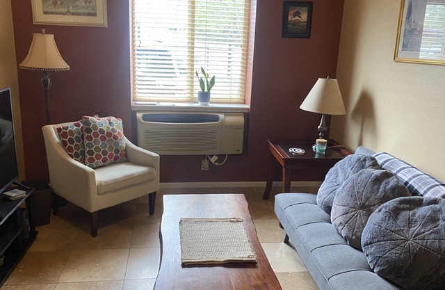 Comfortable Nob Hill Condo