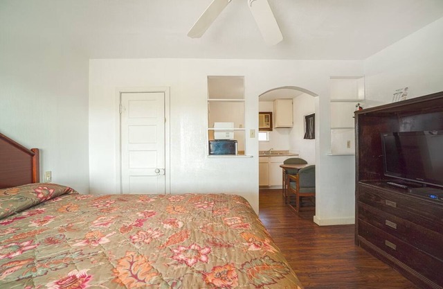 Comfortable Room by USS Lexington – Beach & Parking Included